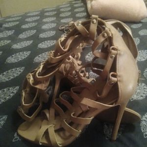 Knee heels
